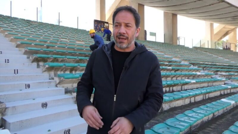 Nuovi seggiolini al San Nicola, Petruzzelli rilancia: “Asta benefica con quelli vecchi autografati dai giocatori”