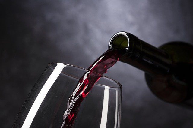 Sommelier Astemio, a Bari corsi per ragazzi con disabilità: olfatto e vista per abbinare vini al cibo