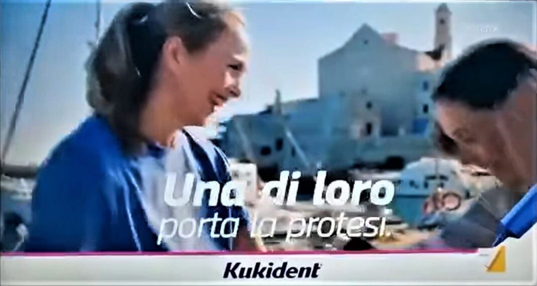 Giovinazzo finisce sulle televisioni di tutta Europa con lo spot di un adesivo per dentiere