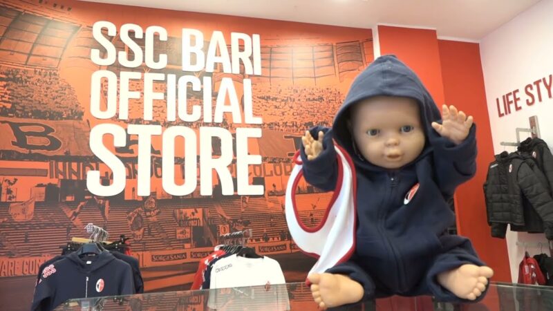 Tutti pazzi per la Bari, nello store anche tanti tifosi stranieri – VIDEO
