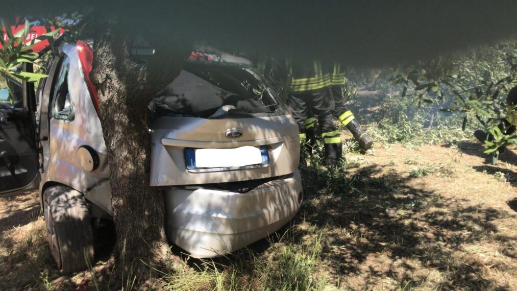 Incidente sulla SP 107 tra Terlizzi e Giovinazzo: uomo estratto dall’abitacolo dai Vigili del Fuoco