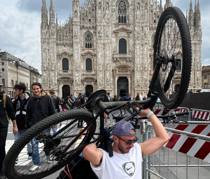 Da Capurso a Milano in bici: l’avvincente sfida di Francesco Tomasino