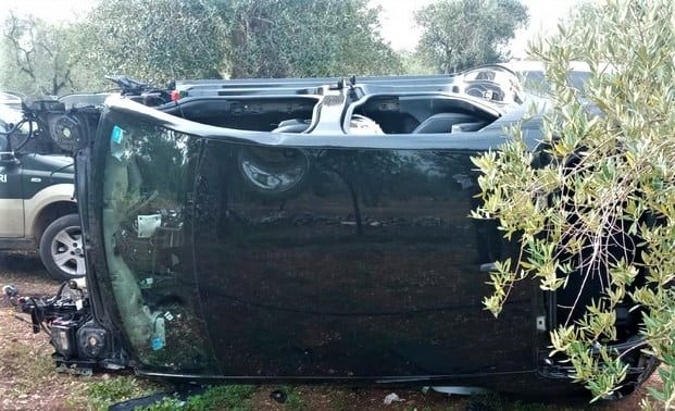 A Giovinazzo una centrale di riciclaggio pezzi d’auto: scoperti mezzi rubati a Bari