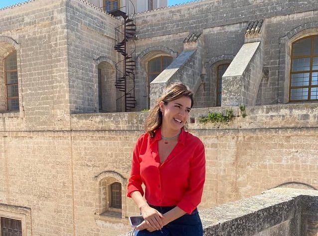 “Lolita è sul set, finalmente Puglia”: gli scatti di Luisa Ranieri nel cuore di Monopoli