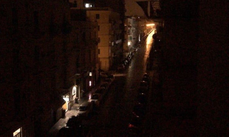 Il caldo intenso fa saltare le linee elettriche a Molfetta, cittadini infuriati. L’Enel: “Guasti imprevedibili”