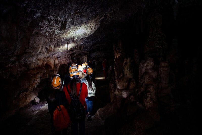 Partite a Castellana Grotte le visite Speleonight e Speleofamily. Appuntamenti per tutta l’estate