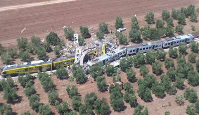Disastro ferroviario Andria-Corato: anche Bari si ferma per commemorare le 23 vittime