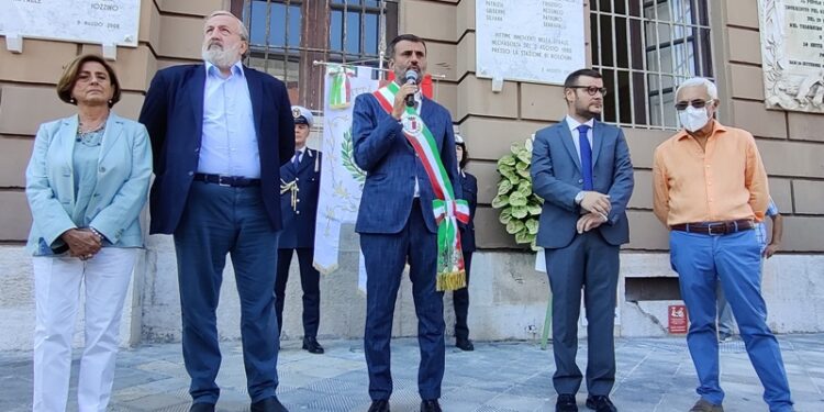 02 08 22 42° Anniversario Della Strage Di Bologna Oggi La Deposizione Di Una Corona Di Fiori Presso Lapide A Palazzo Di Città 2
