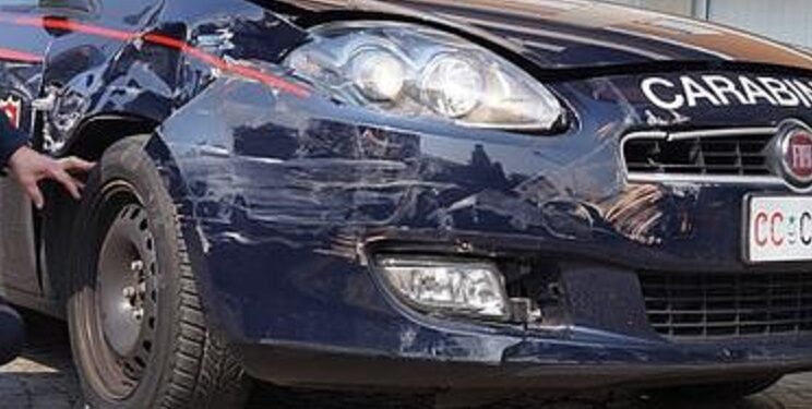 Auto Carabinieri Danneggiata