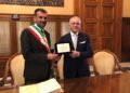 29 03 23 Stamattina La Consegna Un Riconoscimento Ad Angelo Deodato Per I 50 Anni Di Attività 1