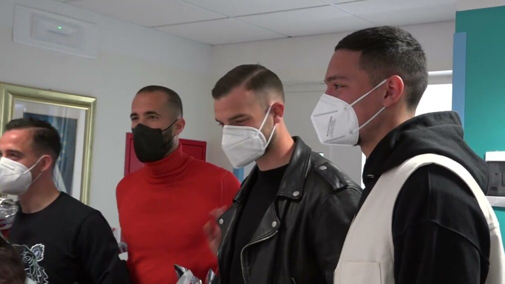 Ssc Bari, Uova Di Cioccolato Ai Piccoli Pazienti Del Policlinico. Di Cesare: “È Il Minimo Che Possiamo Fare” – Video
