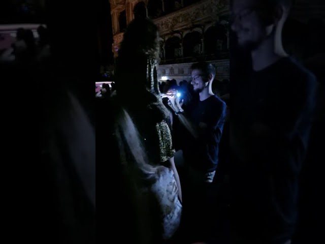 Bari, Proposta Di Matrimonio Al Concerto Di Concato: Sulle Note Di ‘m’innamoro Davvero’ Arriva L’anello – Video