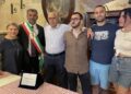 26 06 23 Vini E Cucina Compie 153 Anni Il Sindaco Consegna Una Targa Di Riconoscimento A Nicola Ancona 1