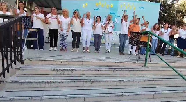 Bari, Le Maestre Cantano La Cover Di ‘italodisco’. Primo Giorno Di Scuola: L’accoglienza è Speciale – Video
