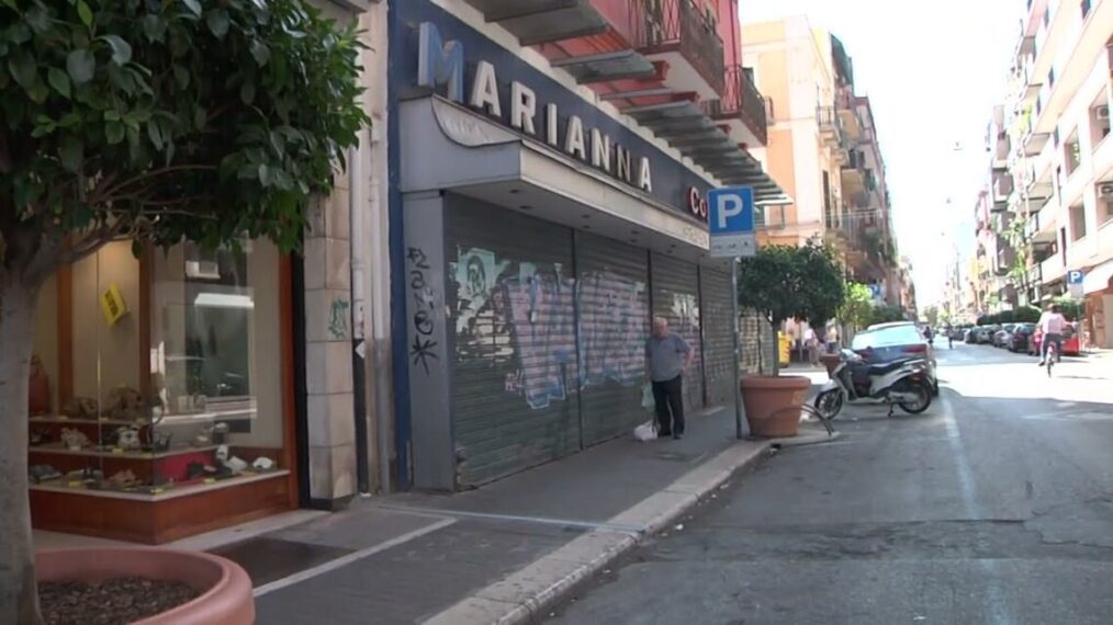 Bari, Via Manzoni Scalda I Motori Per Natale: “presepi In Vetrina E Un Murale Dedicato A Sandro Ambrosi” – Video