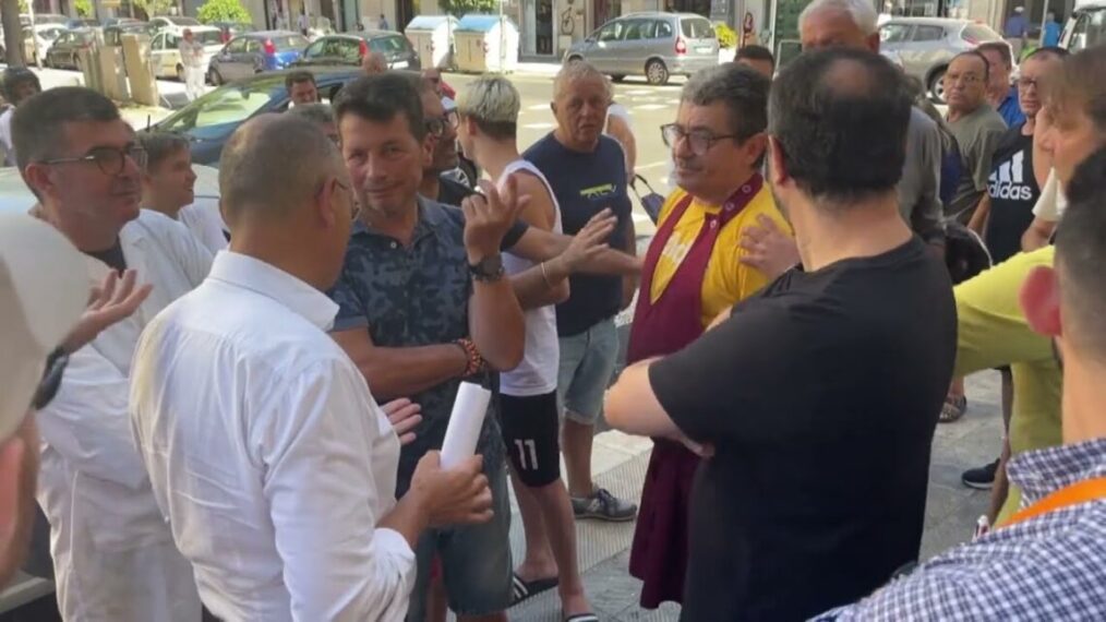 Japigia, Continua La Protesta Sulla Pista Ciclabile. Decaro Incontra I Commercianti: “persi Tanti Clienti” – Video