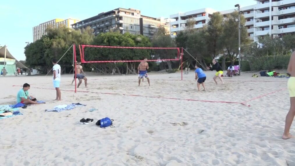 Ad Ottobre Al Mare Come In Estate: A Bari Gli Ultimi Bagni In Attesa Dei Primi Freddi – Video