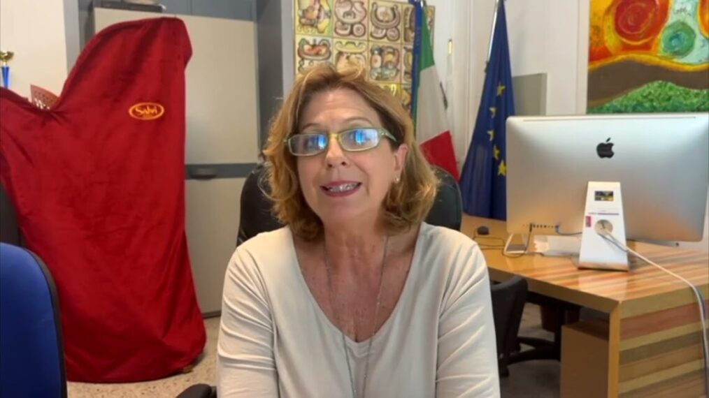 Puglia, Al Liceo Palmieri Dress Code Per Studenti E Docenti. La Preside: “potrei Mai Io Ricevere In Pareo?” Video