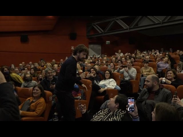 Siani Al Galleria Per La Prima Del Suo Film, Super Show In Sala: “dal Pubblico Grande Affetto” – Video