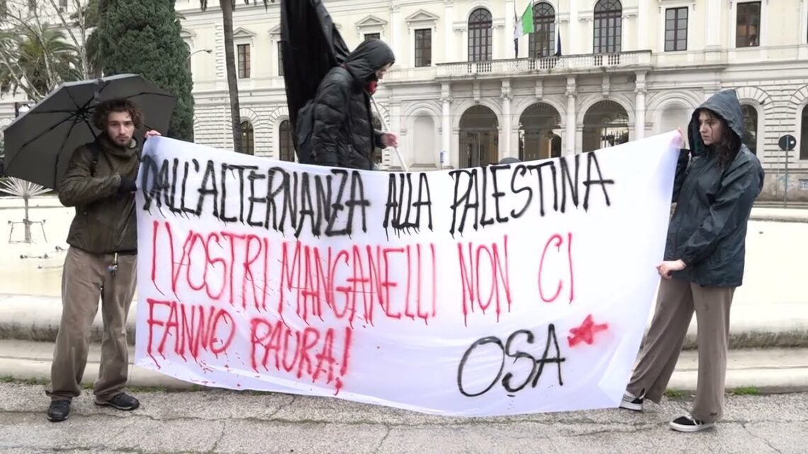 Bari, Studenti In Piazza Dopo Le Manganellate Di Pisa: “diritto Di Esprimere La Nostra Opinione” – Video
