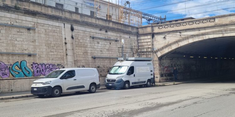 24 04 24 Posizionata Una Centralina Per Il Monitoraggio Delle Polveri Sottili Nel Sottopasso Di Via Quintino Sella In Vista Della Posa Della Pavimentazione Fotocatalitica