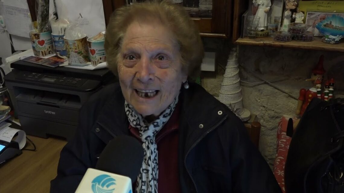 Bari Vecchia, Sotto Sfratto Giovanna ‘delle Sgagliozze’: “ha 82 Anni. Troviamole Una Casa Qui” – Video