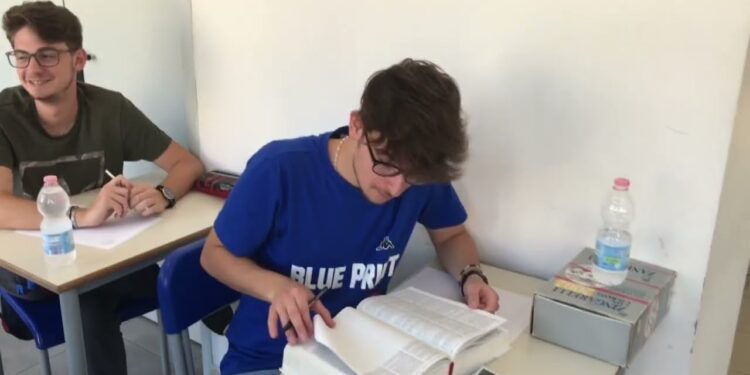 ‘notte Prima Degli Esami’, La Volata Dei 36mila Pugliesi Alla Maturità: “un Lasciapassare Per Realizzare I Sogni” – Video