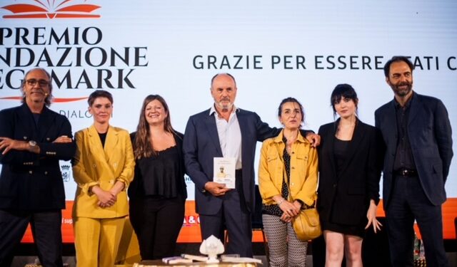 Fondazione Megamargk, Foto Finalisti Ed. 2023 Con Neri Marcorè E Luca Ward (1)