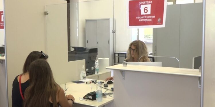 Carte D’identità, Fino A 4 Mesi Per Il Rinnovo. Il Comune: “pronto Un Piano Di Aperture Straordinarie” – Video