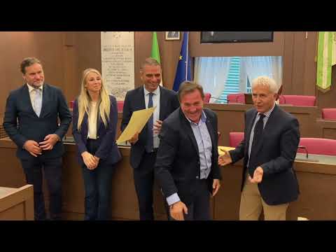 Rapinano e picchiano anziani, arrestati da 4 poliziotti: il Comune di Monopoli premia la squadra Anticrimine – VIDEO